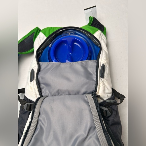 CamelBak Green and Black Hydration Pack - Picture 3 of 8